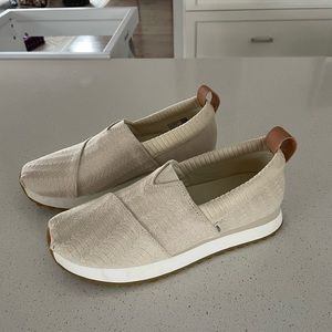Toms Diamond Weave slip on sneakers size 7.5
